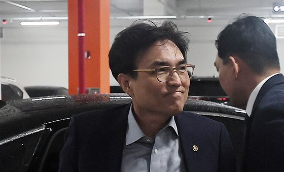 삼성전자 노사 교섭장 들어가는 권창준 차관