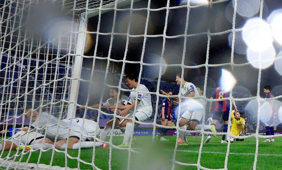 동점골에 행복한 北 내고향여자축구단