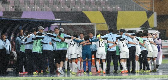 北 내고향여자축구단 '승리의 기쁨'