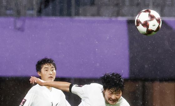 북한 여자축구 간판의 역전 헤더골