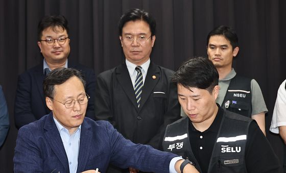 합의안 서명하는 삼성전자 노사