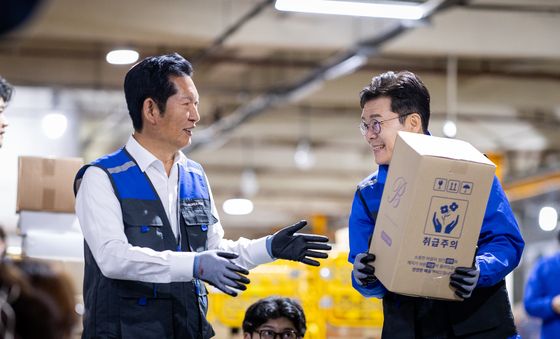 정원오 후보, 공식 선거운동 첫 행보로 우편집중국 방문