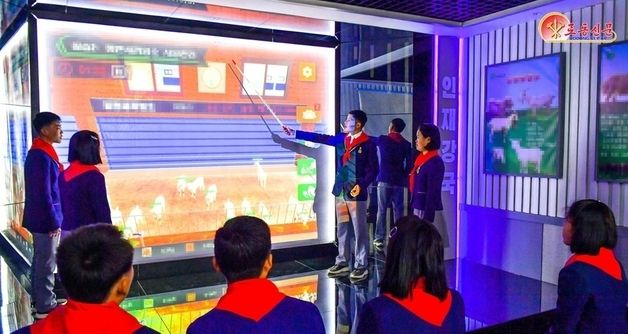 북한 "본보기 학교로 변모"…운전군 삼광기술고급중학교 조명