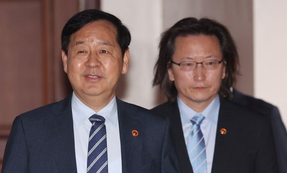 밀가루 담합 조사결과 및 대응방안 논의 앞둔 구윤철 부총리와 주병기 위원장