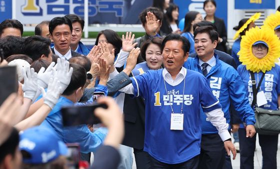정청래 대표 '선거운동 힘차게'