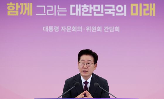 대통령 자문회의·위원회 간담회 발언하는 이재명 대통령