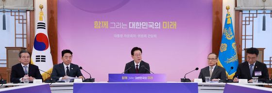 대통령 자문회의·위원회 간담회 발언하는 이재명 대통령
