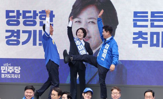 율동 추는 정청래·추미애·김병욱