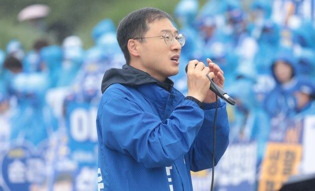 연설하는 김상욱