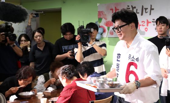 한동훈 '콩국수 갑니다'