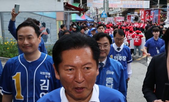 장동혁 유세현장 지나가는 정청래 대표