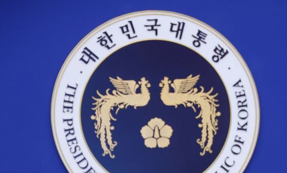 수석보좌관회의 참석하는 이재명 대통령