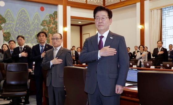 국민의례 하는 이재명 대통령