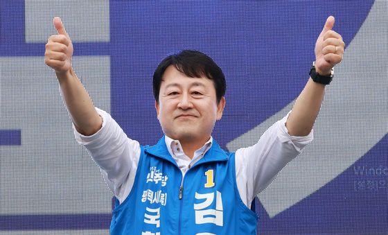 선거운동 펼치는 김용남 민주당 후보