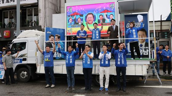 유세차량 올라탄 김용남 후보