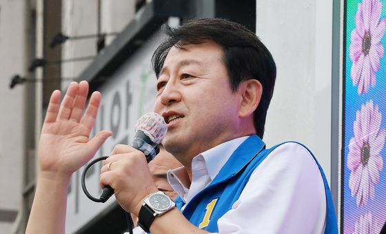 발언하는 김용남 민주당 후보