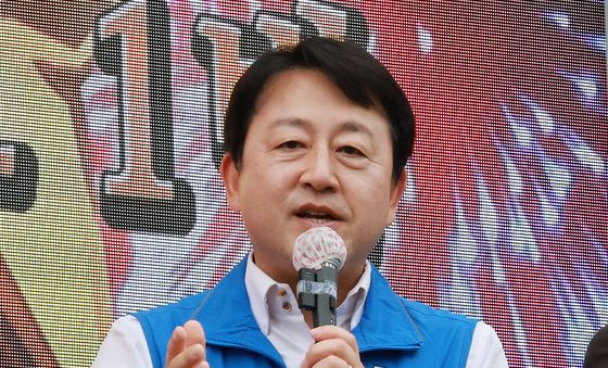 발언하는 김용남 민주당 후보
