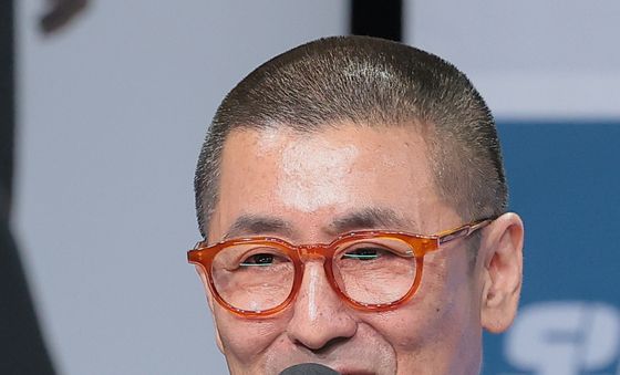 인사말 하는 '오십프로' 한동화 감독