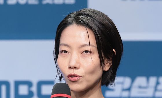 인사말 하는 '오십프로' 김신록
