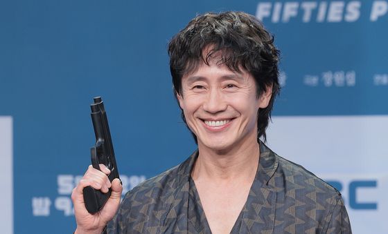 신하균, 여심저격 미소
