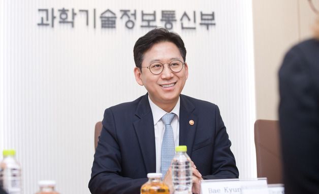 ITU 사무총장 면담하는 배경훈 부총리