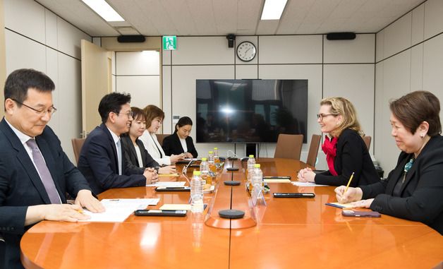 ITU 사무총장 면담하는 배경훈 부총리