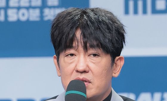 인사말 하는 허성태