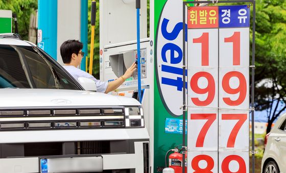 유류세 인하 7월말까지 연장···인하 폭은 유지