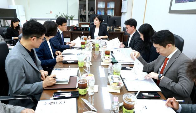 발언하는 현수엽 제1차관