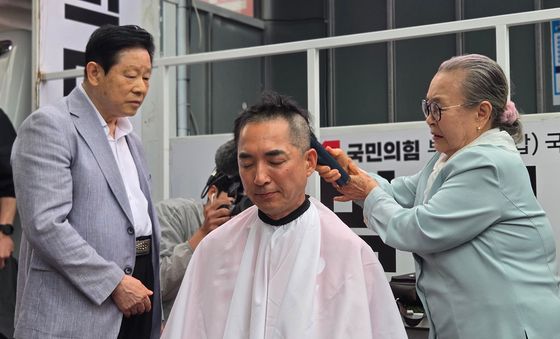 삭발하는 박민식 후보