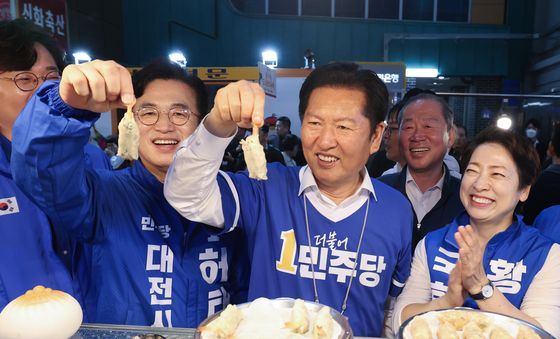 대전 중앙시장 찾은 민주당