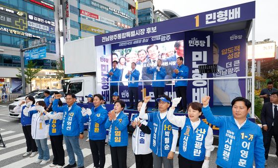 민형배 후보와 승리다짐하는 광산을