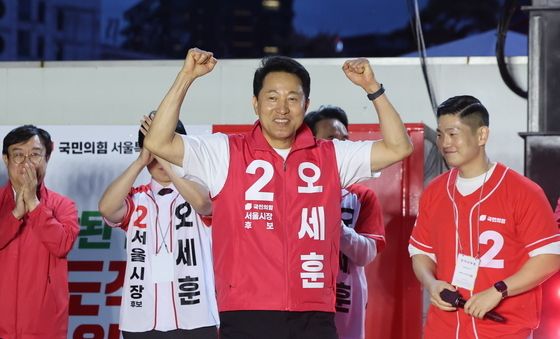청계광장에서 지지 호소하는 오세훈 후보