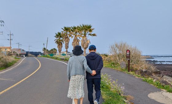 제주 올레길 산책 나선 이재명 대통령 부부
