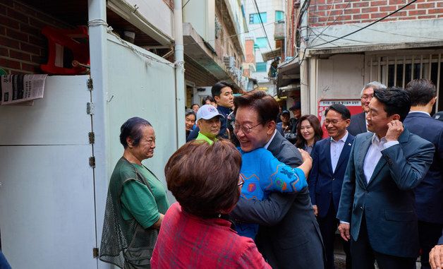 돈의동 쪽방촌 찾은 이재명 대통령