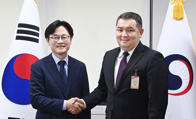 김정관 산업부 장관, 키르기스스탄 경제상업부 장관과 경제현안 논의
