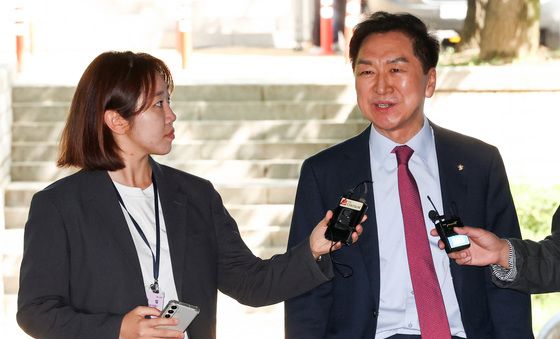 법정 출석하는 '김건희 명품백 청탁 혐의' 김기현 의원
