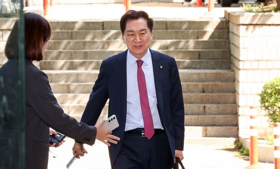 법정 들어가는 김기현 국민의힘 의원