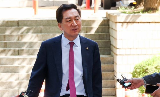 공판 출석하는 김기현 의원