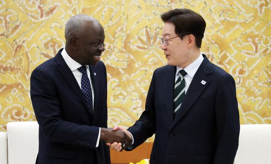 이재명 대통령, 질베르 웅보 ILO 사무총장 접견