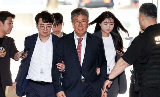 '관저 이전 예산 전용 의혹' 김대기 전 대통령비서실장, 구속기로