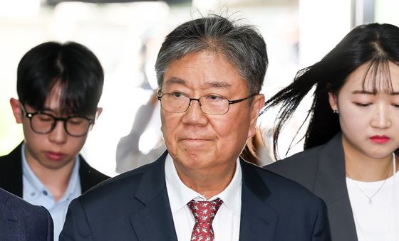 '관저 이전 의혹' 김대기 전 비서실장, 구속심사 출석