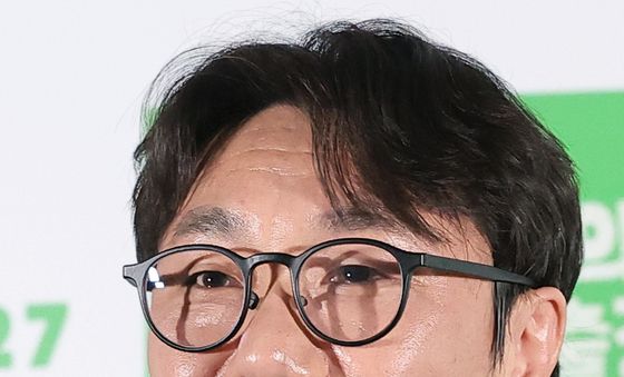 인사말  하는 이주형 감독