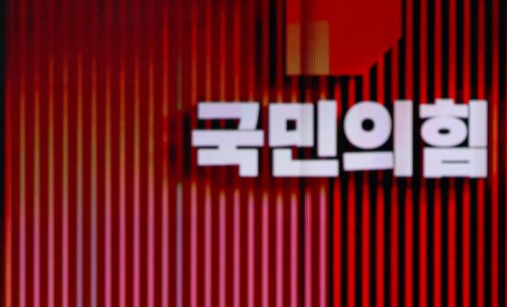 토론 준비하는 추경호