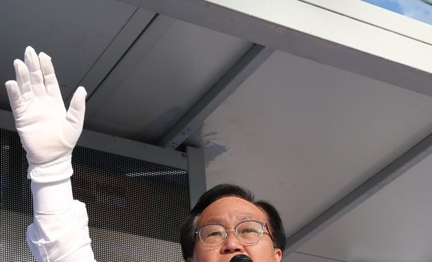 지지 호소하는 유희태 민주당 완주군수 후보