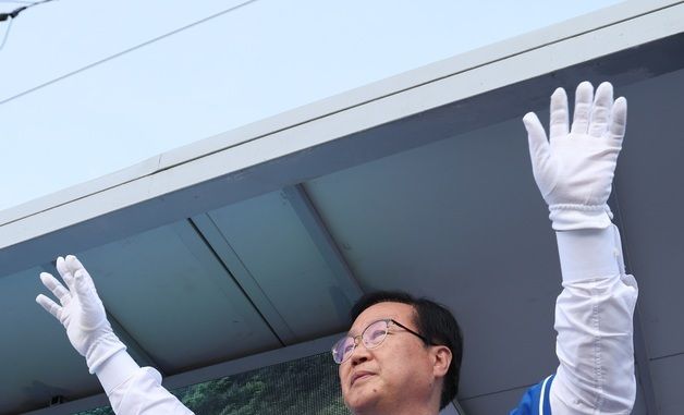 지지 호소하는 유희태 민주당 완주군수 후보