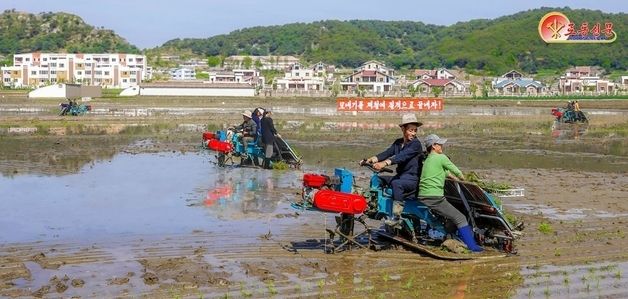 北 곽산군 "매일 모내기 1.3배 넘쳐 수행" 선전