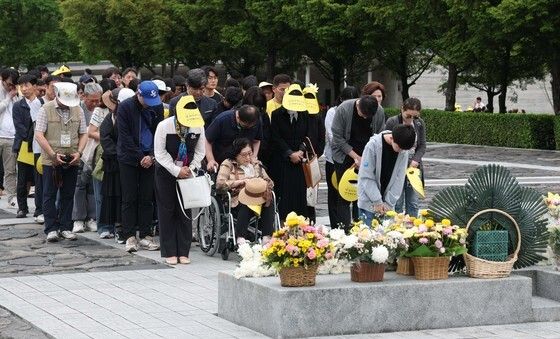 고 노무현 전 대통령 추도식 찾은 시민들