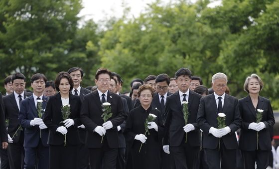 故 노무현 전 대통령 묘소 참배