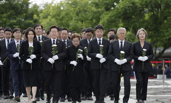노무현 전 대통령 묘소 참배